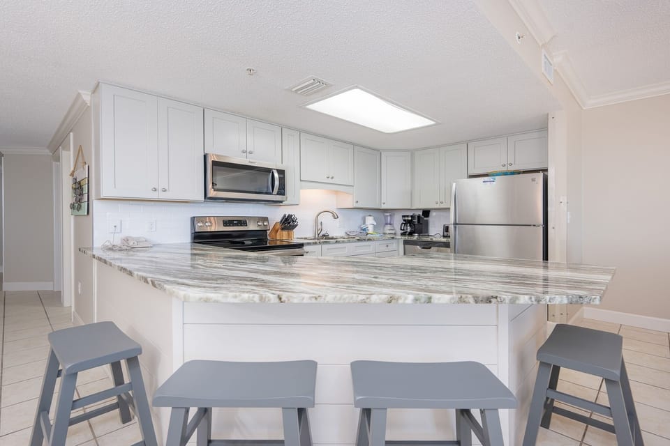 Condo, 3 Bedrooms | Private kitchen | Fridge, oven, coffee/tea maker