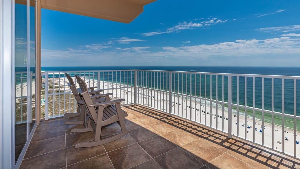 Condo, 4 Bedrooms | Property grounds