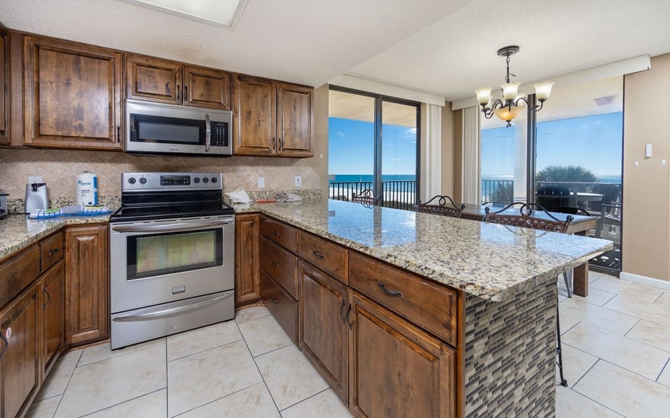 Condo, 3 Bedrooms | Private kitchen | Fridge, oven, coffee/tea maker