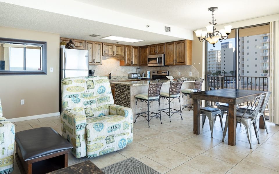 Condo, 3 Bedrooms | Dining