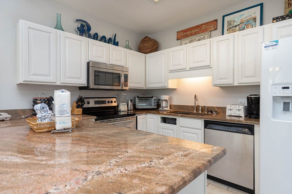Condo, 3 Bedrooms | Private kitchen | Coffee/tea maker, fridge, oven
