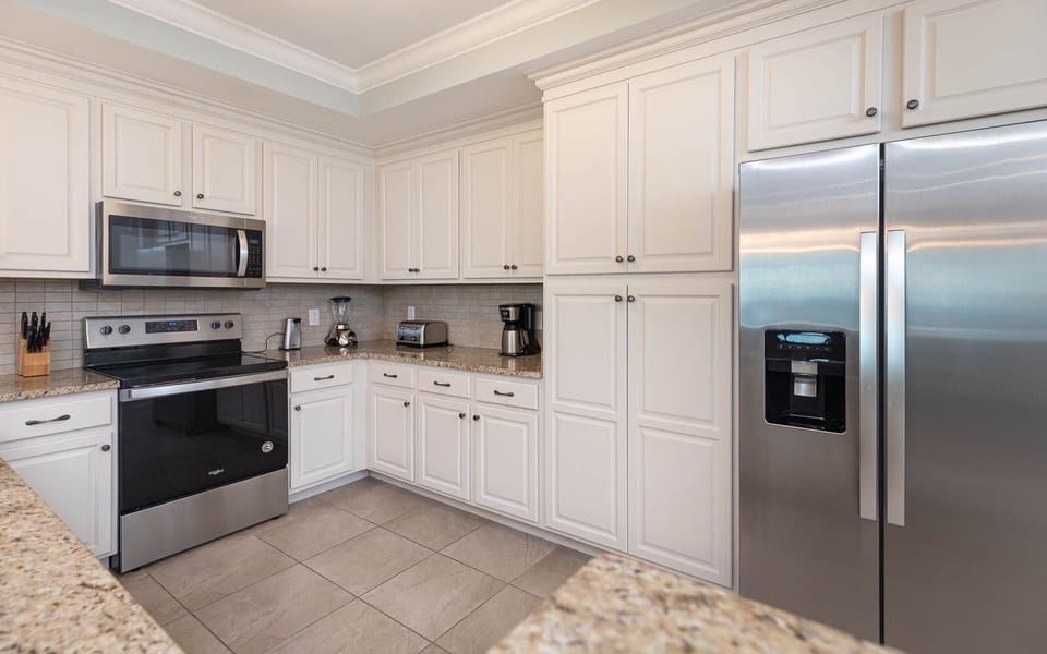 Condo, 3 Bedrooms | Private kitchen | Coffee/tea maker, fridge, oven