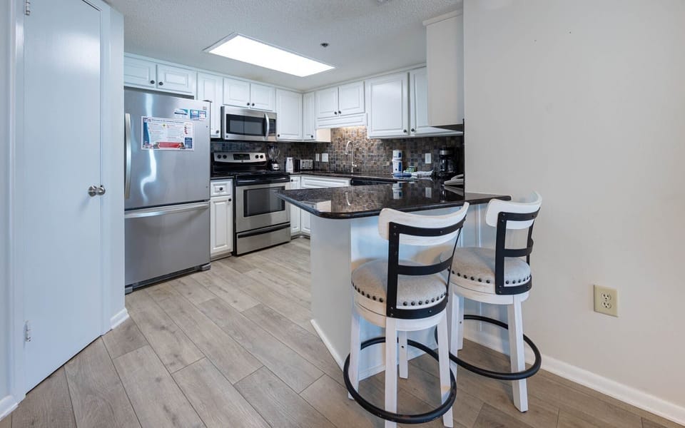 Condo, 2 Bedrooms | Private kitchen | Fridge, oven, coffee/tea maker