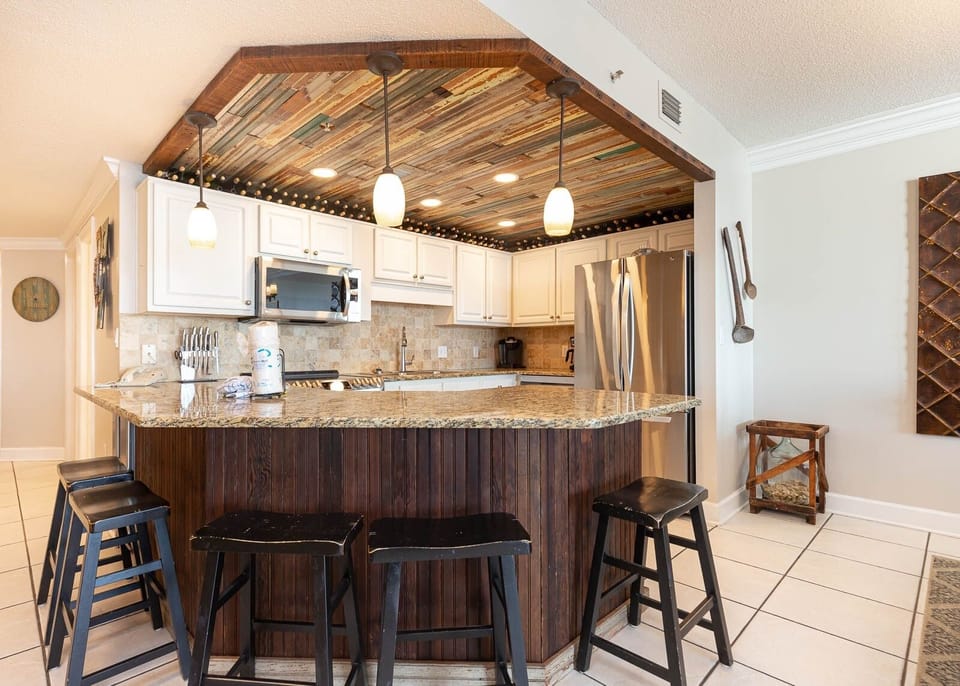 Condo, 3 Bedrooms | Private kitchen | Coffee/tea maker, fridge, oven