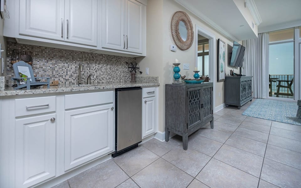 Condo, 3 Bedrooms | Private kitchen | Coffee/tea maker, fridge, oven