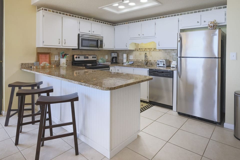 Condo, 3 Bedrooms | Private kitchen | Coffee/tea maker, fridge, oven