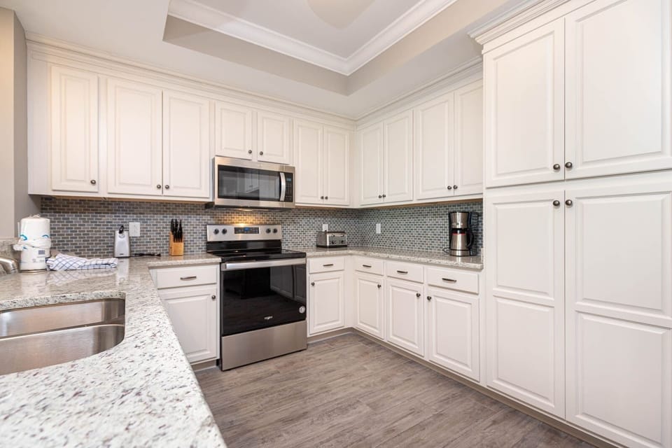 Condo, 3 Bedrooms | Private kitchen | Coffee/tea maker, fridge, oven
