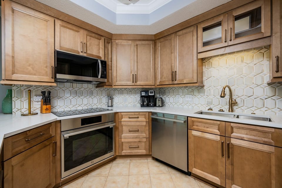 Condo, 3 Bedrooms | Private kitchen | Coffee/tea maker, fridge, oven