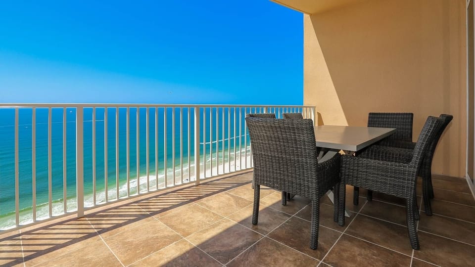 Condo, 3 Bedrooms | Property grounds