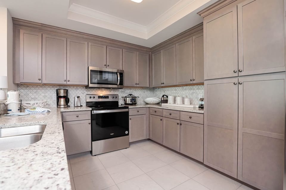 Condo, 3 Bedrooms | Private kitchen | Coffee/tea maker, fridge, oven