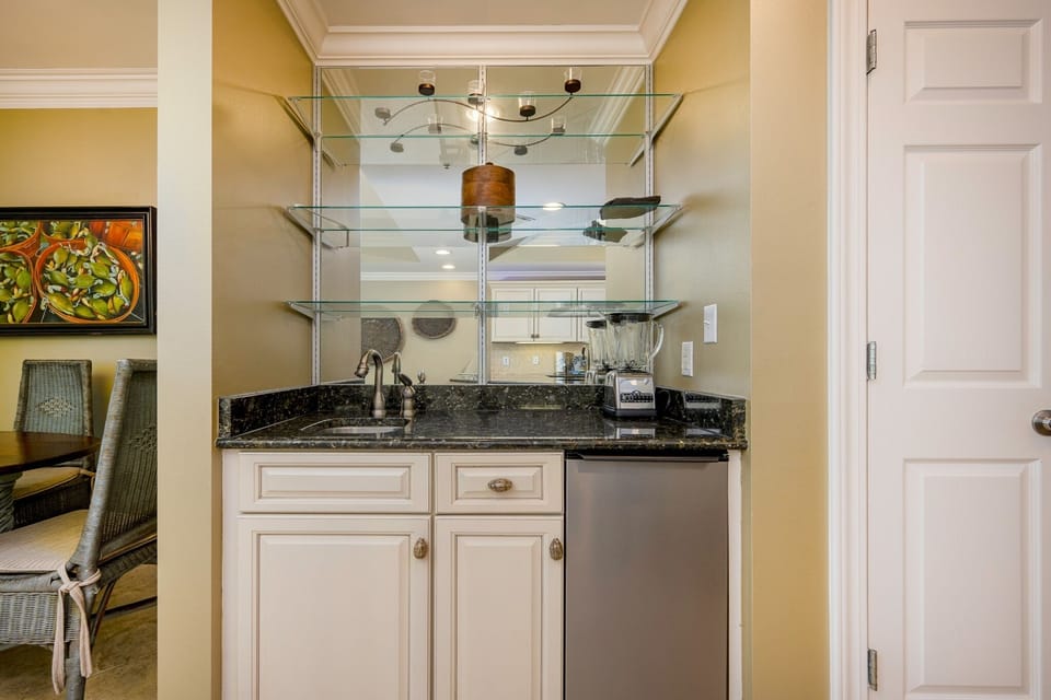 Condo, 3 Bedrooms | Interior