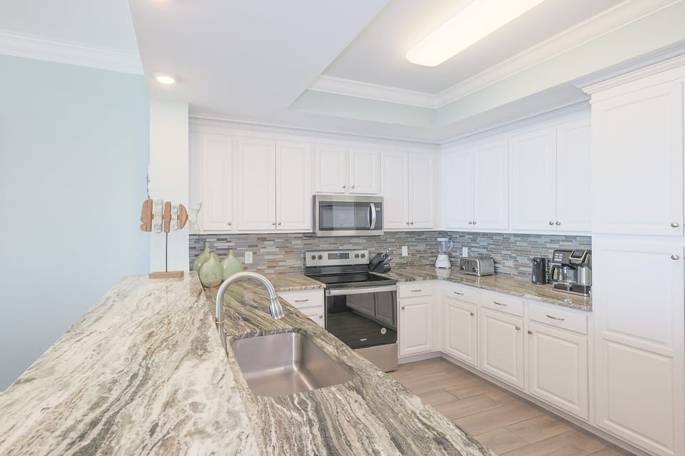 Condo, 3 Bedrooms | Private kitchen | Coffee/tea maker, fridge, oven