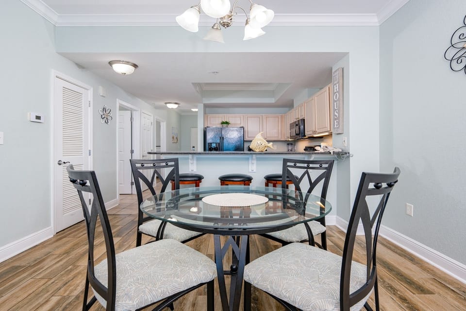 Condo, 2 Bedrooms | Dining