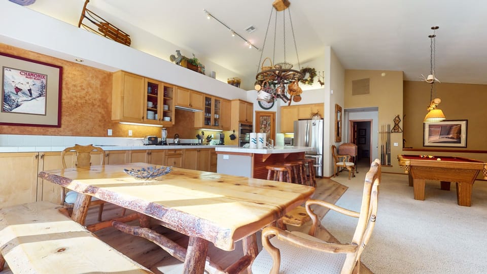 Condo, 5 Bedrooms | Dining
