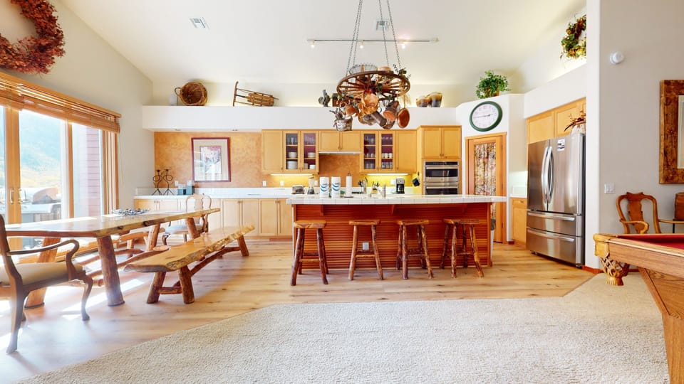 Condo, 5 Bedrooms | Private kitchen | Fridge, oven, coffee/tea maker, toaster
