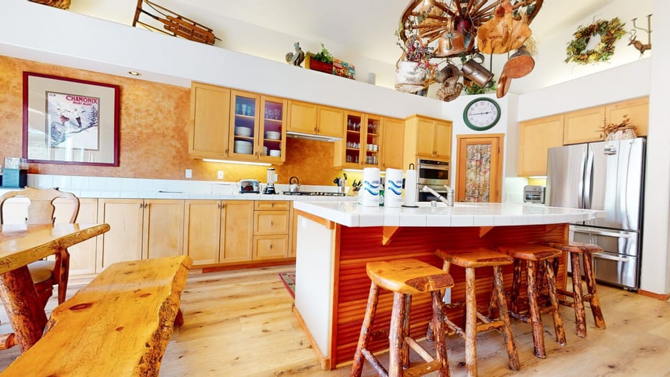 Condo, 5 Bedrooms | Private kitchen | Fridge, oven, coffee/tea maker, toaster