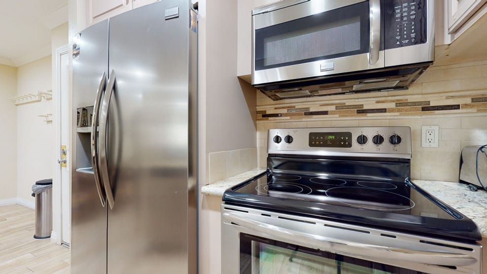 Condo, 1 Bedroom | Private kitchen | Coffee/tea maker, fridge, oven, toaster