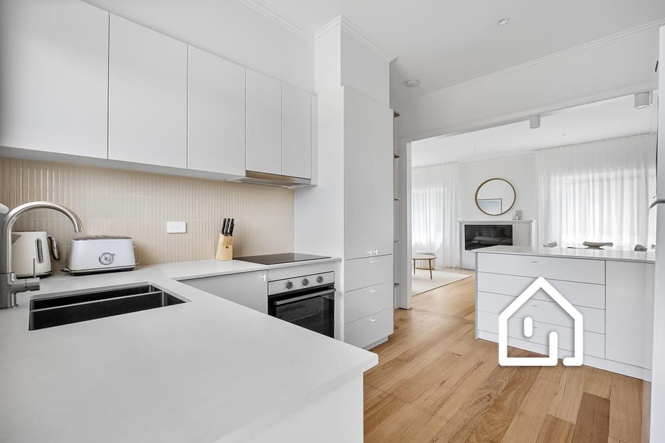 Fully equipped modern kitchen includes a Nespresso "Vertuo" coffee pod machine