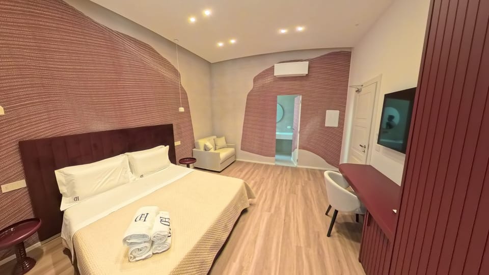 Comfort Double or Twin Room | Minibar, desk, WiFi (free), bed sheets