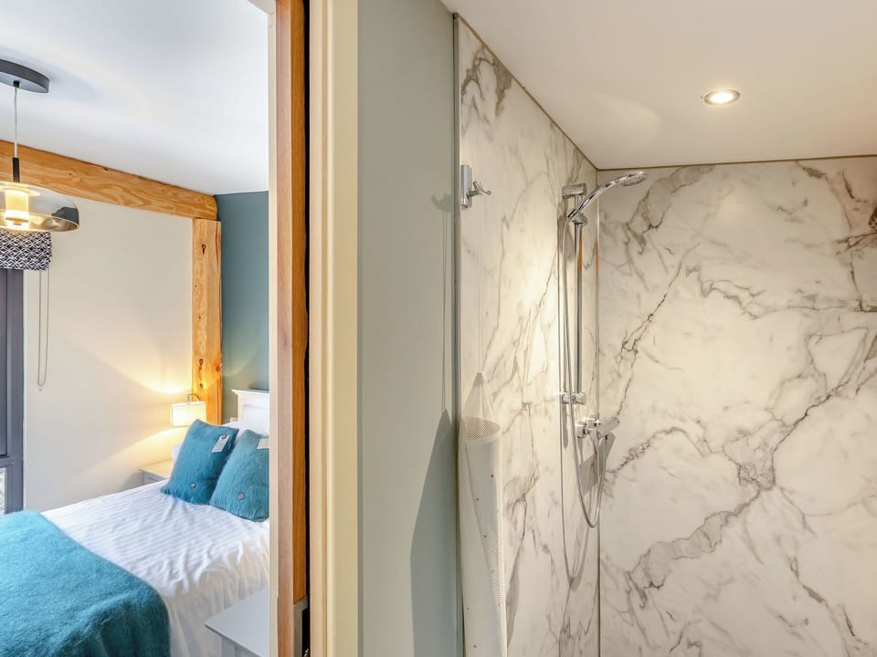 En-suite | Celyn - The Secret Garden, Llagadfan, Welshpool