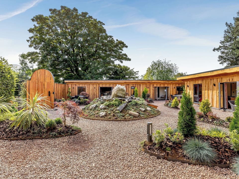 Setting | Pansi - The Secret Garden, Llagadfan, Welshpool