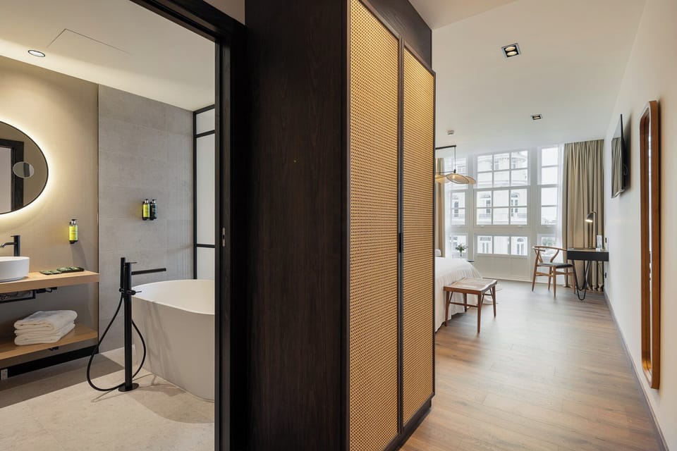 Free toiletries, hair dryer, bathrobes, towels