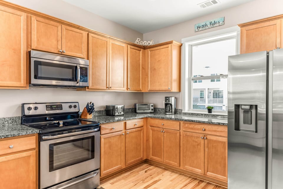 House, Multiple Beds, Patio | Private kitchen | Fridge, microwave, oven, stovetop