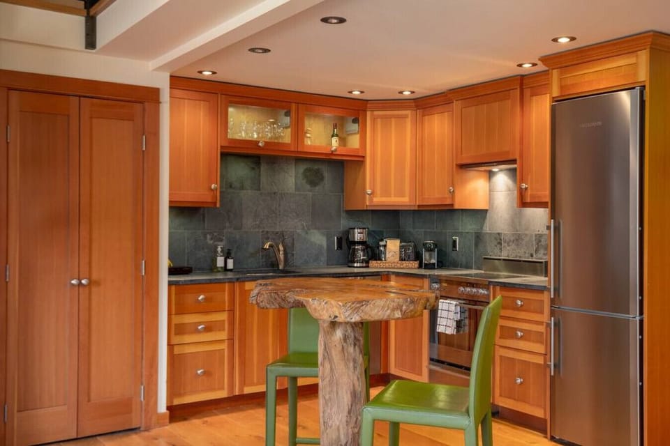 The kitchen also has a ton of space to cook a nice meal.