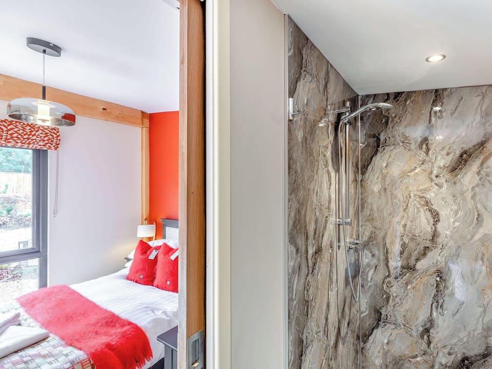En-suite | Fioled - The Secret Garden, Llagadfan, Welshpool