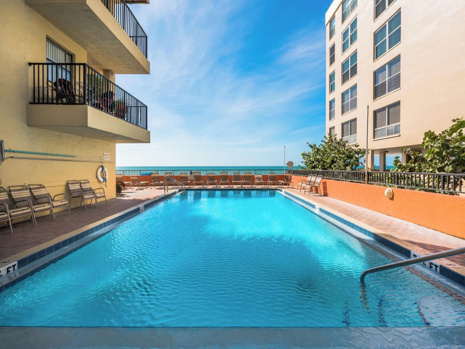 Condo (3 Bedrooms) | Property amenity