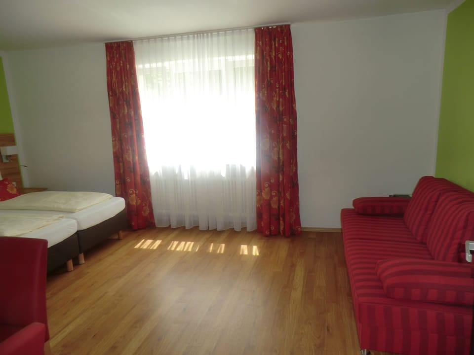 Family Room | In-room safe, blackout drapes, cribs/infant beds, rollaway beds