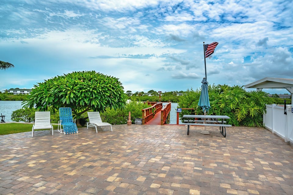 Condo (2 Bedrooms) | Property amenity