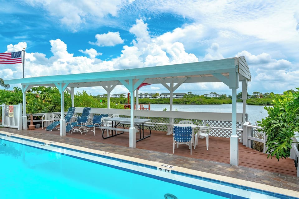 Condo (2 Bedrooms) | Property amenity