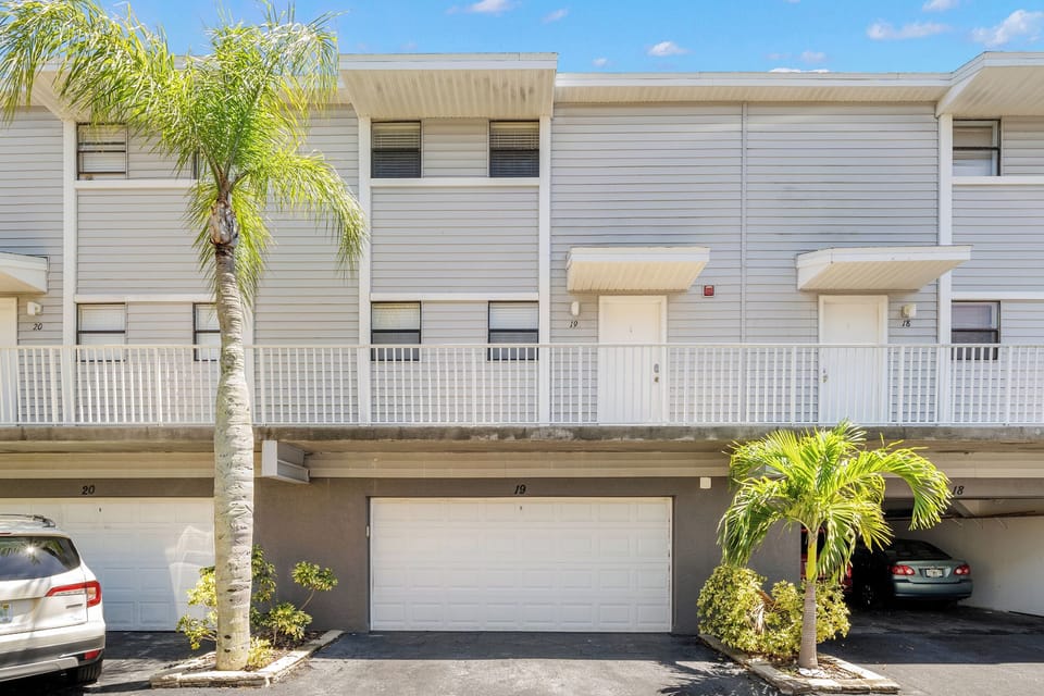 Condo (2 Bedrooms) | Property amenity