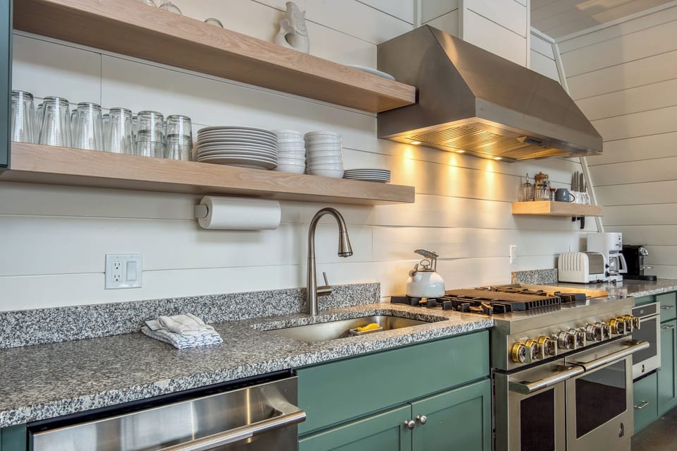 Fully applianced kitchen