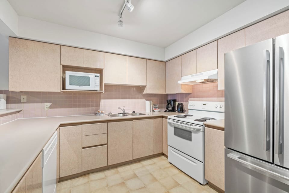 Powderhorn 307 | Private kitchen | Microwave, oven, dishwasher, coffee/tea maker