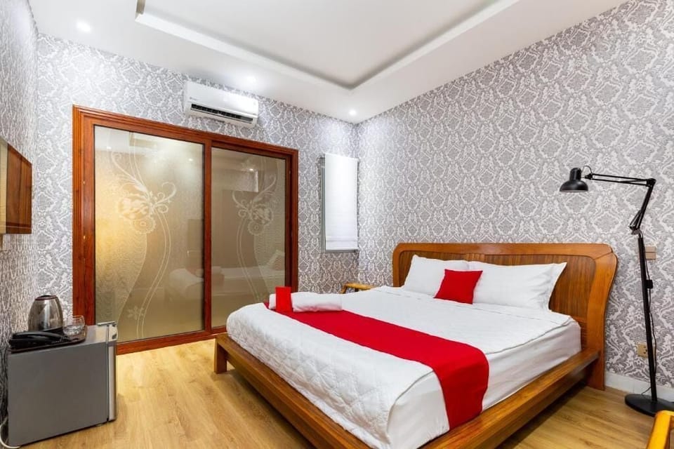 Superior Double Room | Hypo-allergenic bedding, desk, laptop workspace, blackout drapes