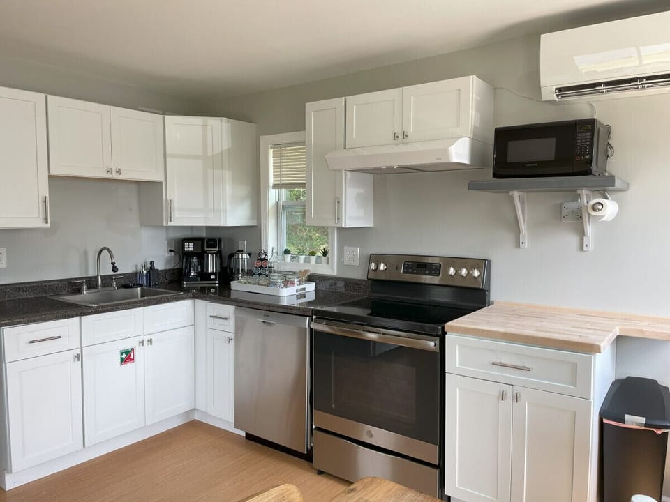 A bright and airy spot for breakfast. Enjoy your morning meal in our sun-drenched kitchen, designed for slow starts and easy cleanups