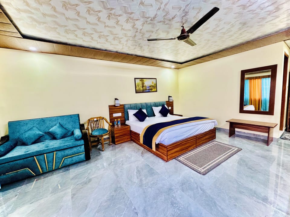 Exclusive Double Room | Free WiFi, bed sheets