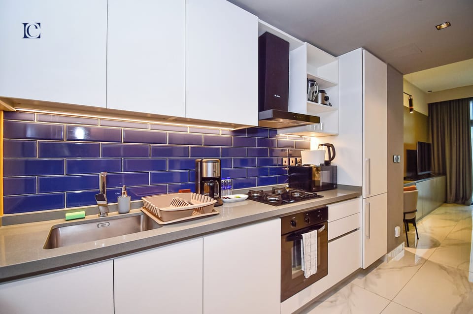Standard Studio | Private kitchen | Full-size fridge, microwave, oven, dishwasher
