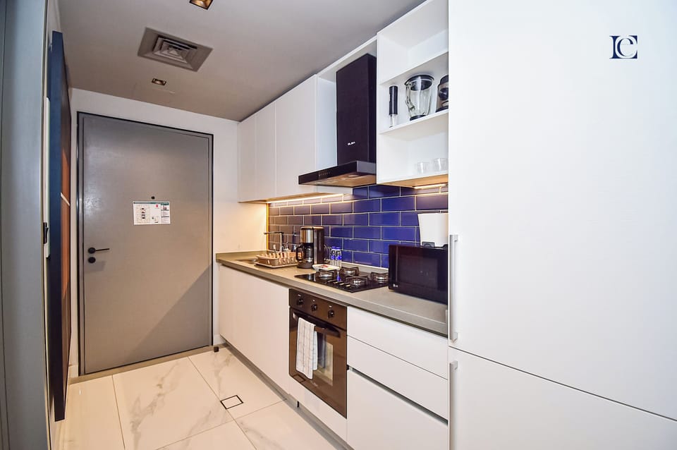 Standard Studio | Private kitchen | Full-size fridge, microwave, oven, dishwasher
