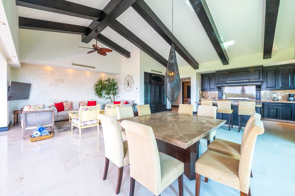 Basic Condo | In-room dining