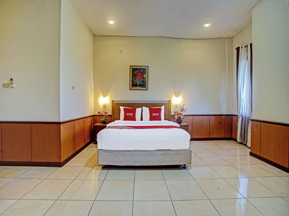 Family Suite | Desk, laptop workspace, free WiFi, bed sheets