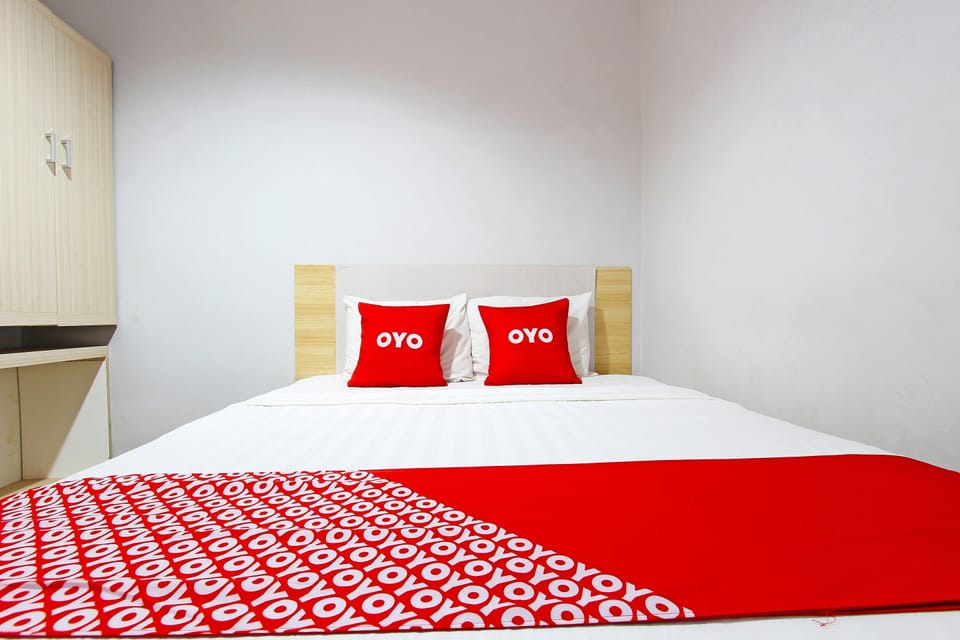 Deluxe Double Room | Laptop workspace, WiFi (free), bed sheets