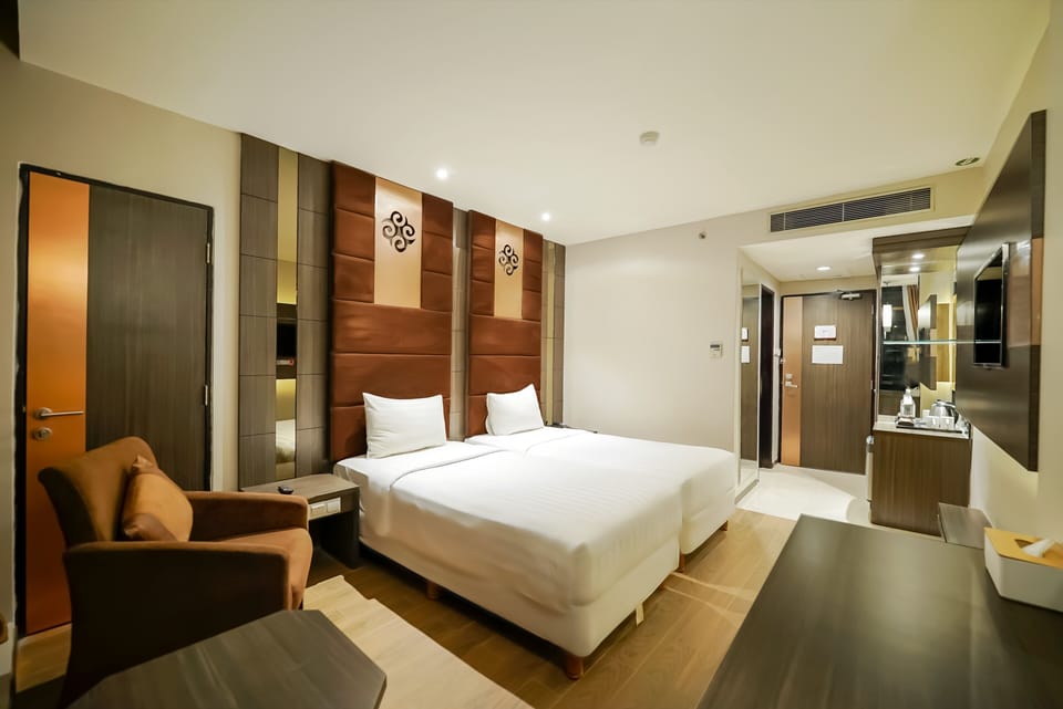 Superior Twin Room | Minibar, in-room safe, desk, free WiFi