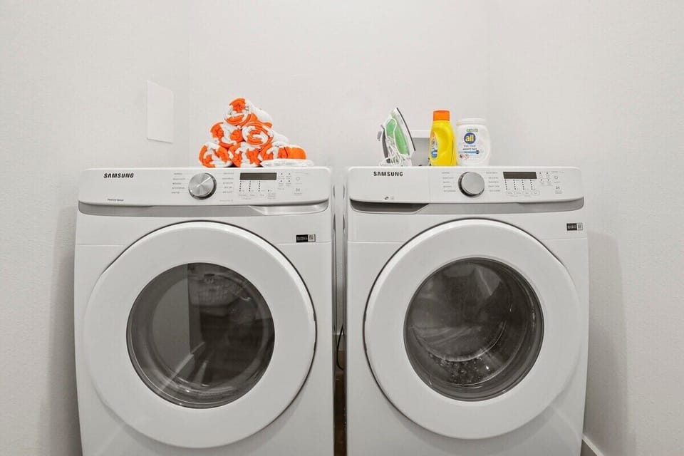 Washer, dryer, and extra lake towels for guest use!