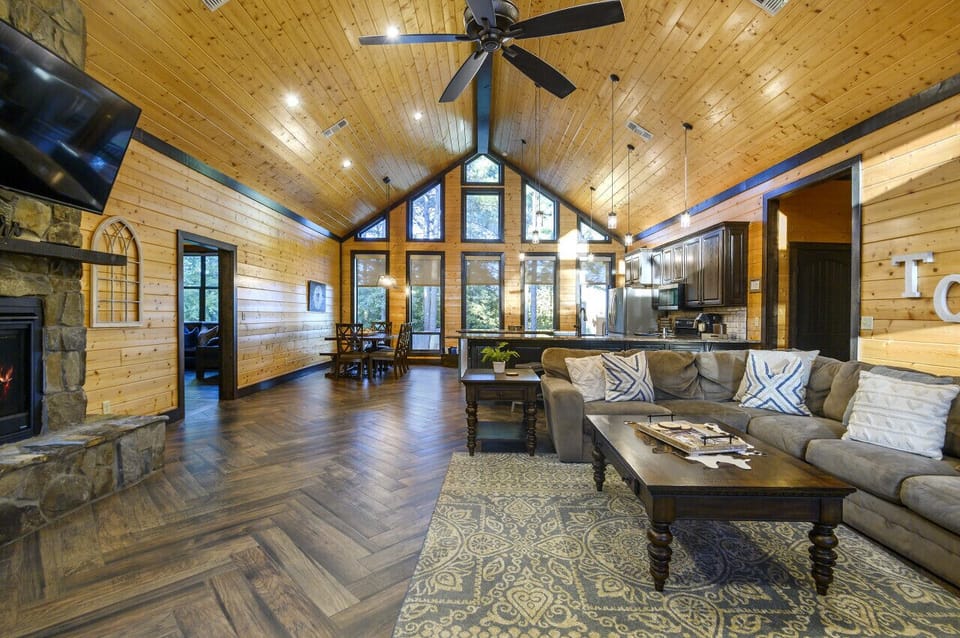 Where comfort meets style: our inviting living room.