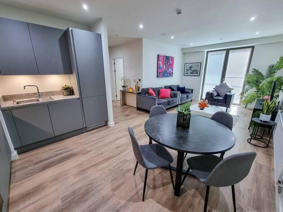Spacious entrance leading into the beautiful open plan living and dining area