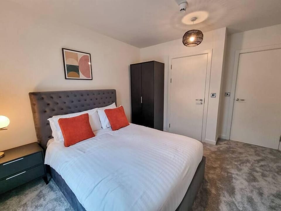 Spotlessly clean bathroom with fresh towels and complimentary toiletries for every guest