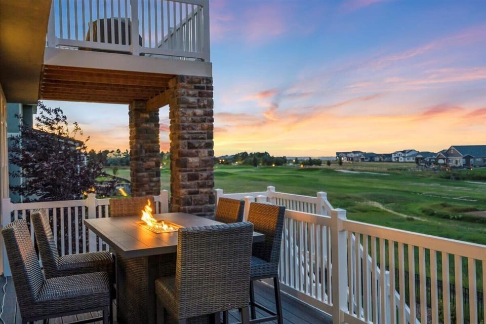 Outdoor Dining (Seating for Four (6)) with Firepit Table